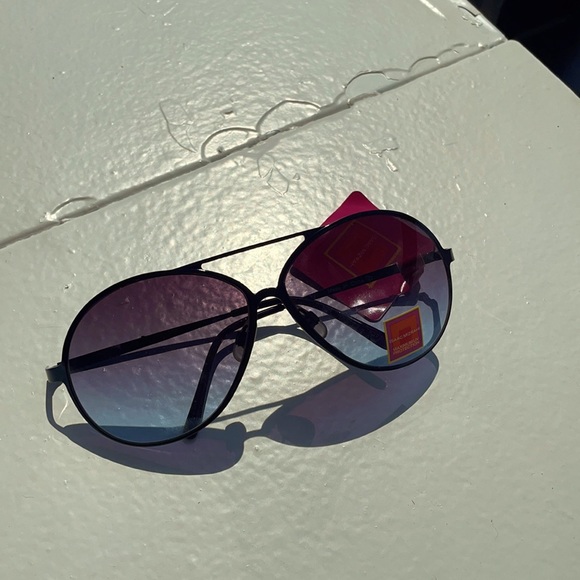 Isaac Mizrahi sunglasses NWT super cute! - Picture 2 of 5